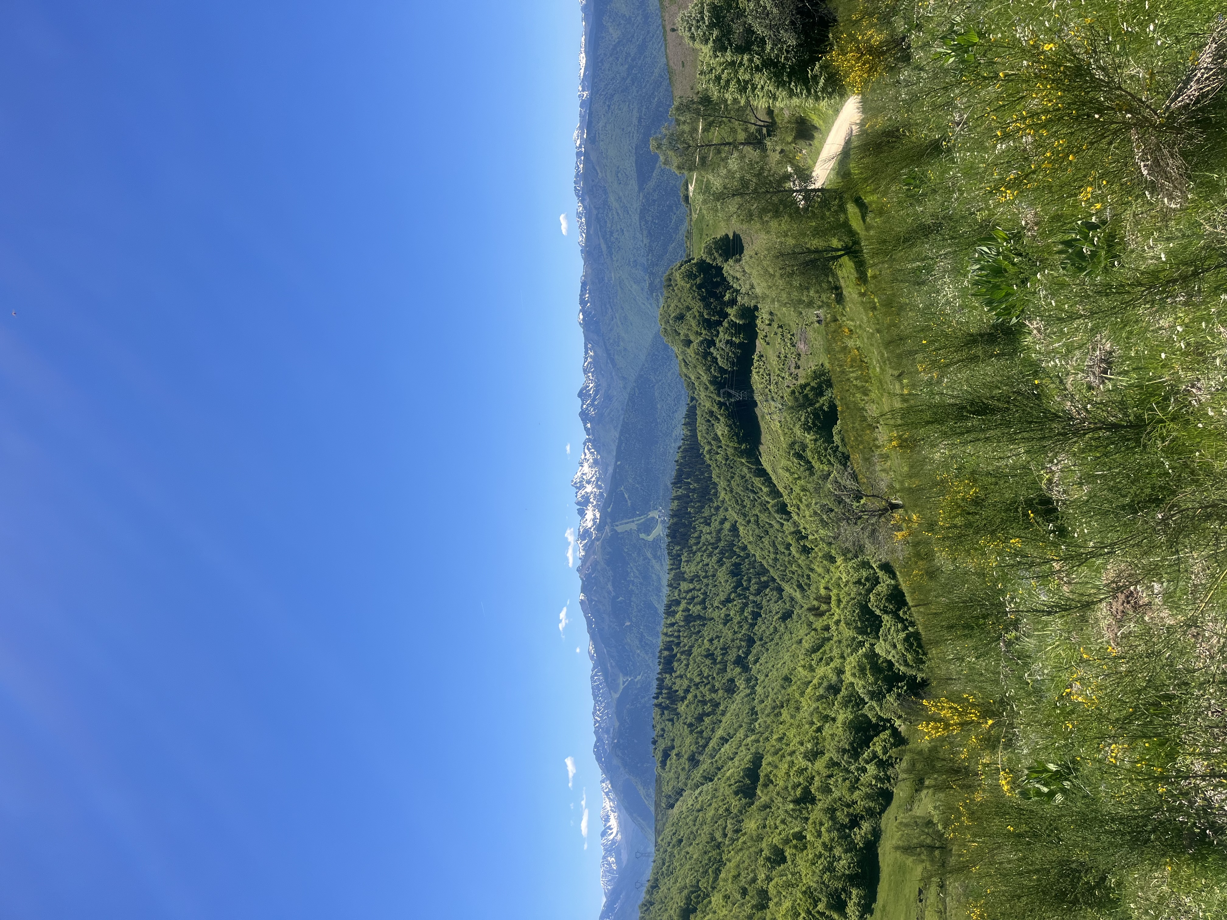 Paysage de montagne au lever du soleil